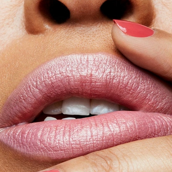 MAC Fabby Frost Lipstick - Picture 4 of 8